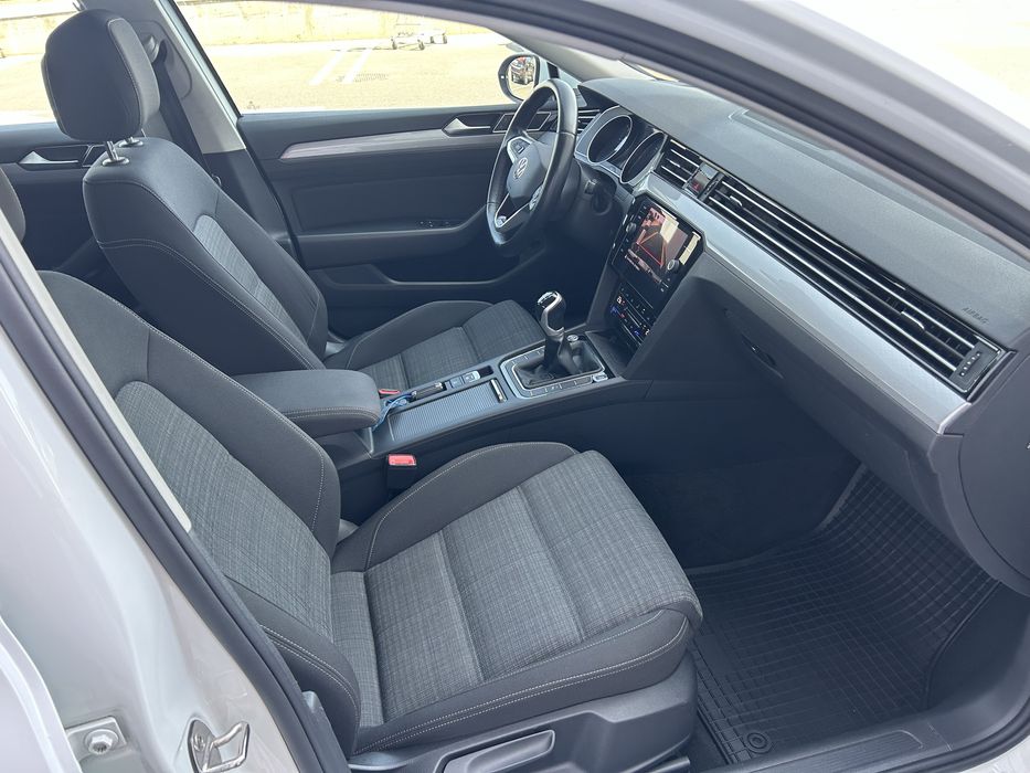 Vw passat 2021 2.0tdi 150cp led camera lane assist