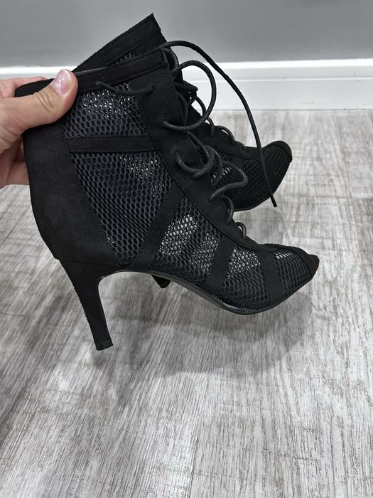 Продам обувь для high heels 38 новые