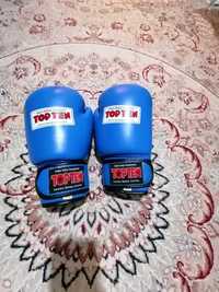 Продам боксёрские перчатки  5к+ боксёрский шлем 2к
