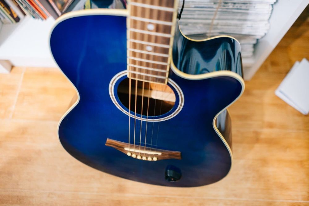 Chitară electro-acustică