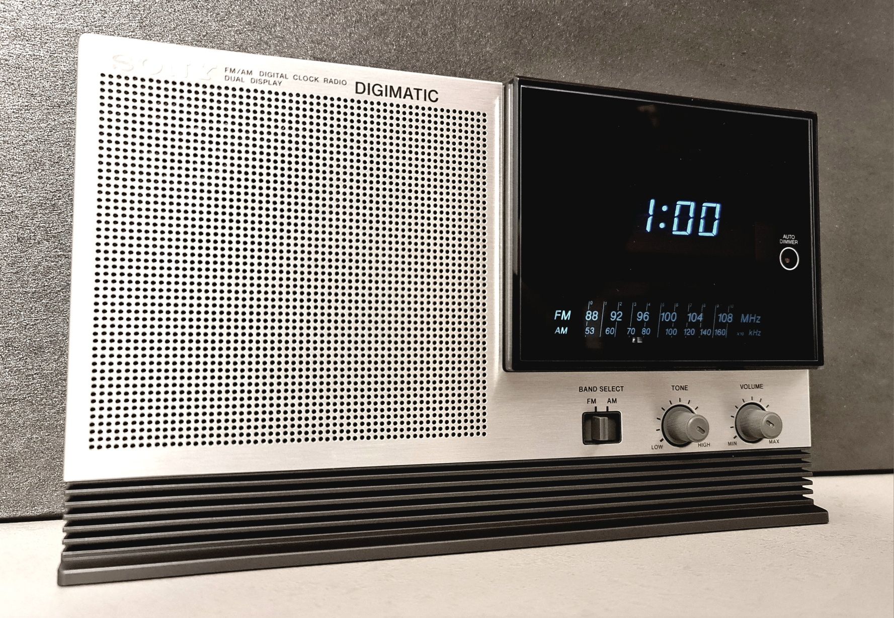 Sony icf c 22 w .