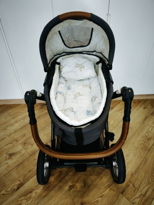 Продам детскую коляску Mutsy 2в1 б/у