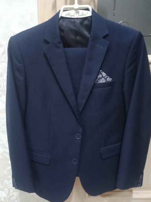 Продам костюм школьный