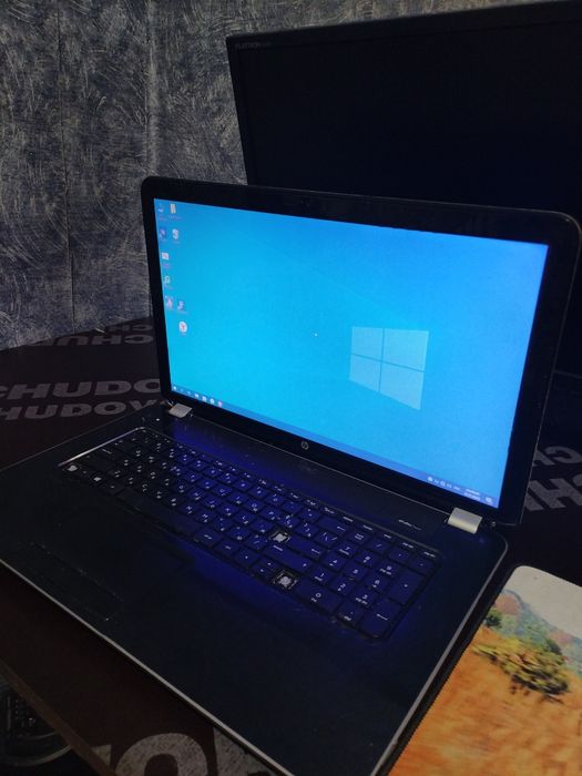 Продам ноутбук состояние среднее