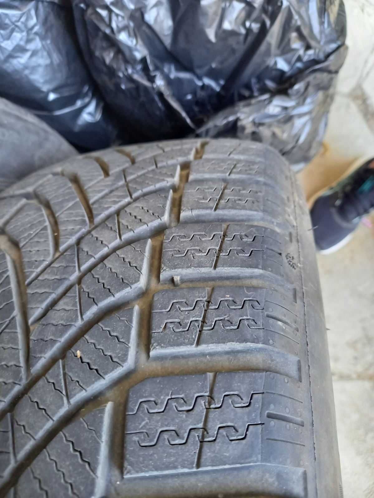 Falken 215/55/17 зимни гуми, 43/22, 7мм