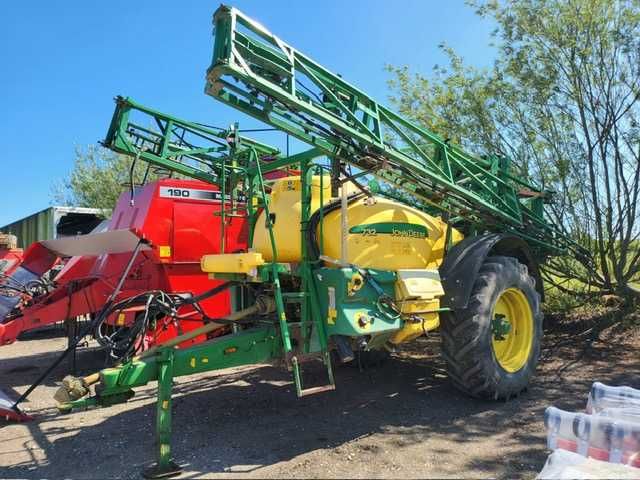 Met erbicidat John Deere 732 an 2015 de 3200 L Amazone Rau Hardi Kuhn