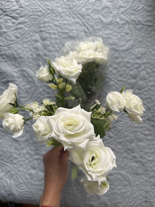 Vaza si buchet flori