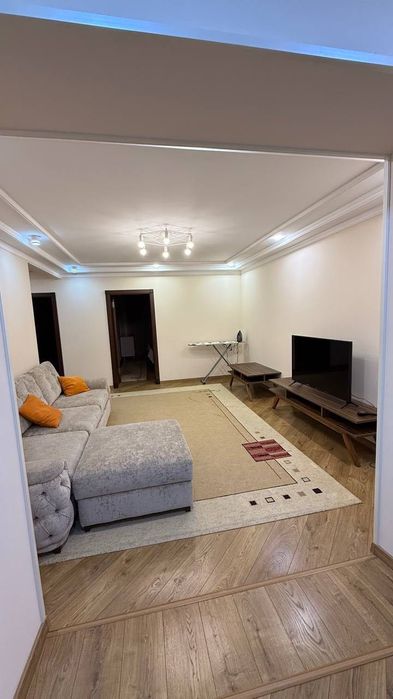 Сдам 3х квартиру на втором этаже кирпичного дома ( ЦУМ) на долгий срок