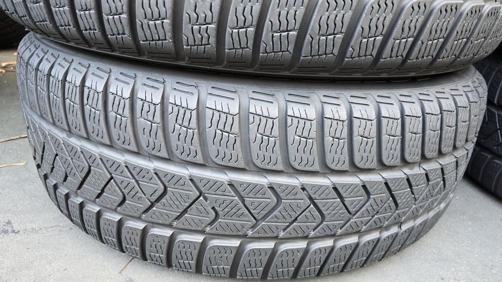 4 anvelope iarnă Pirelli 225/55/18 dot 2023