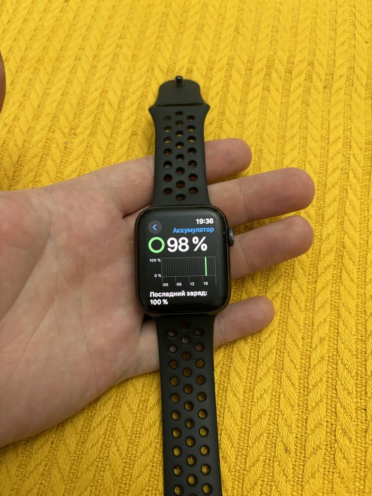Apple watch SE 44 mm, Nike edition
