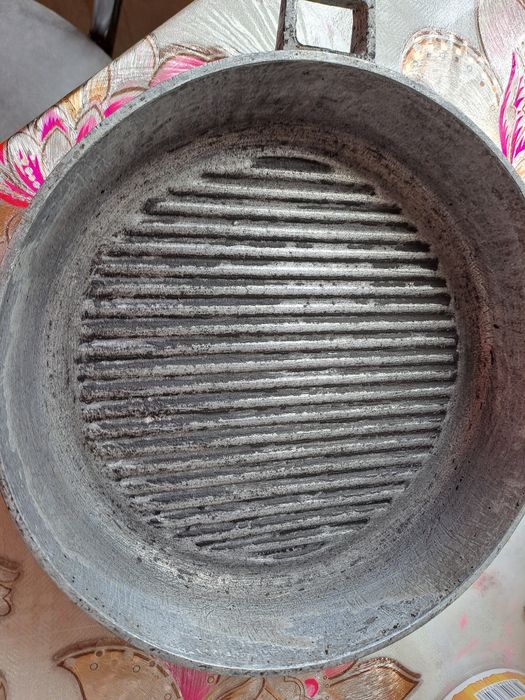 Продам дюраалюминевые сковороду Советского производства.