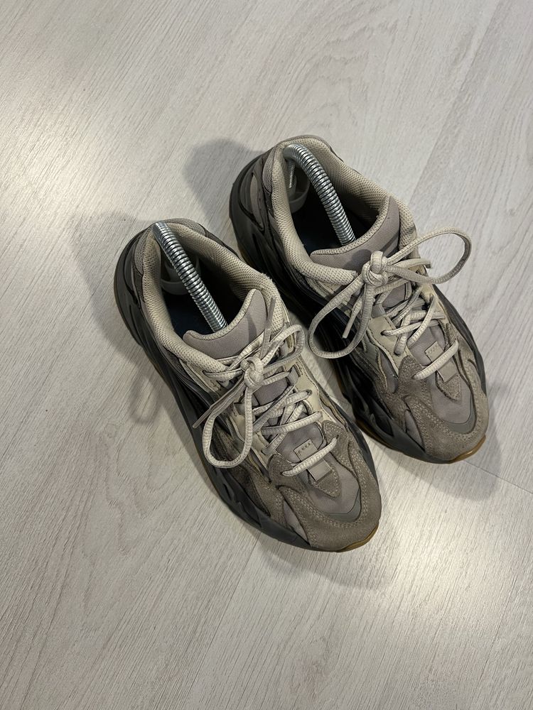Adidas Yeezy 700 V2 38.5 36,5 air jordan nike dunk react low armani