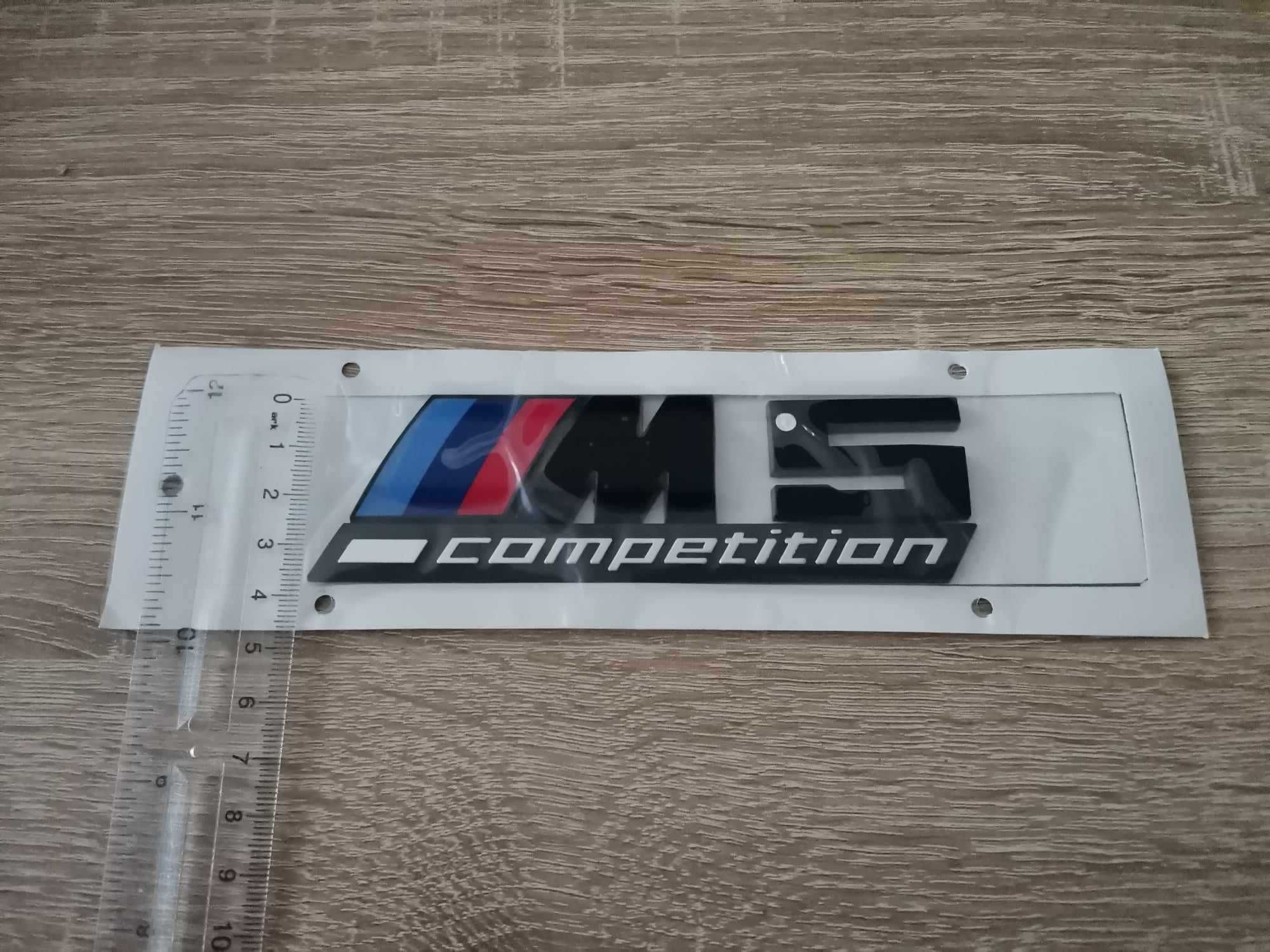 черна емблема BMW M5 Competition