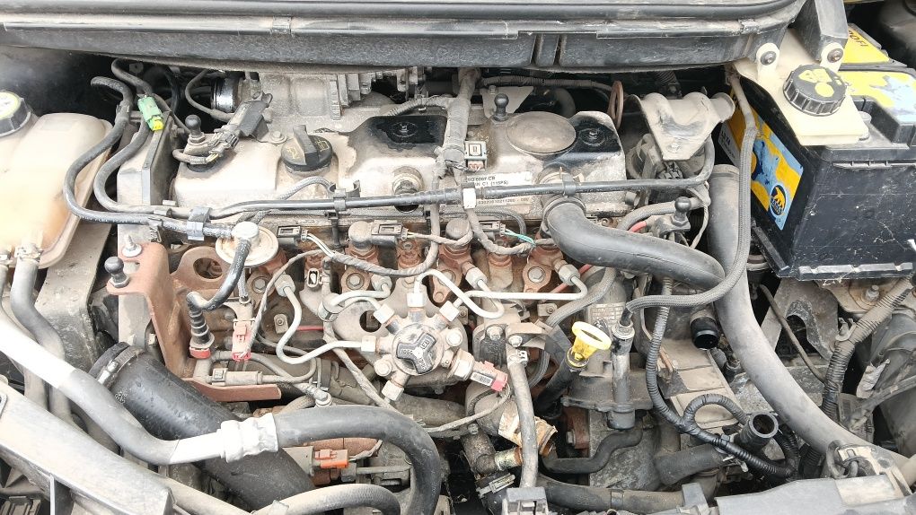 Dezmembrez Ford c MAX an 2006 motor 1.8 TDCi 
Mașina este întreagă