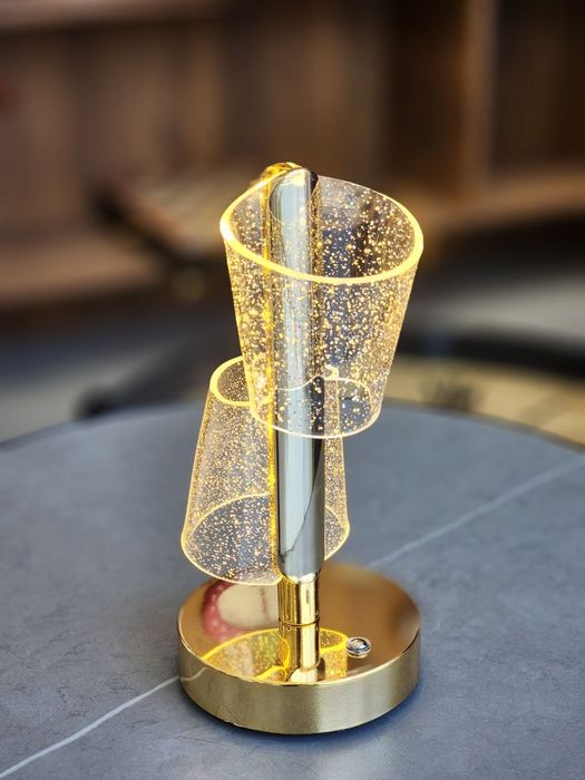 Беспроводная настольная лампа с трехцветным освещением