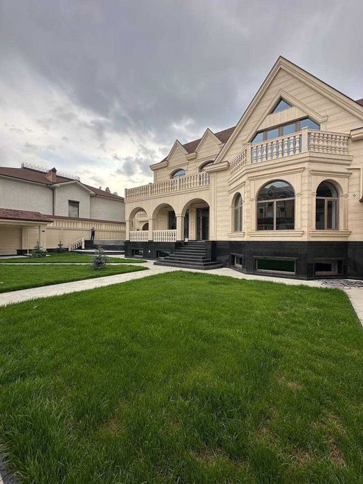 евродом
3 уровня / 7 комнат
9 соток
2 бассейна, сауна, хамам, барбекю