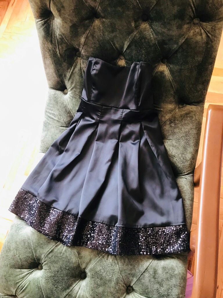 Черна мини рокля