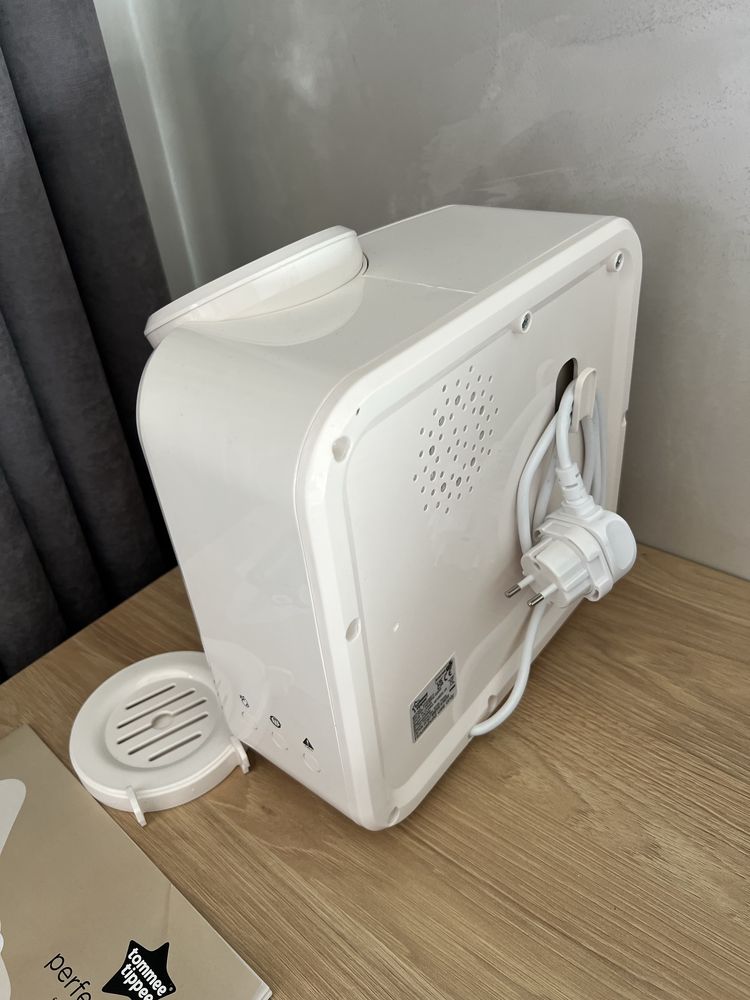 Tommee Tippee Perfect Prep уред за адаптирано мляко за бебета