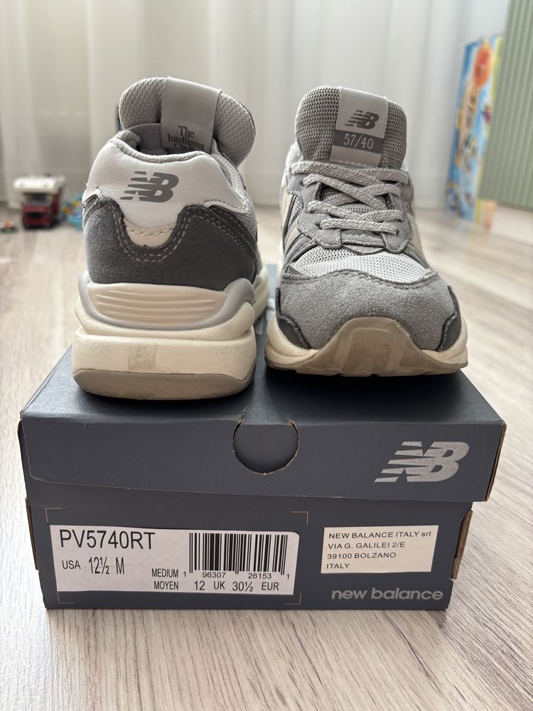 Adidasi originali New Balance copii (30.5)