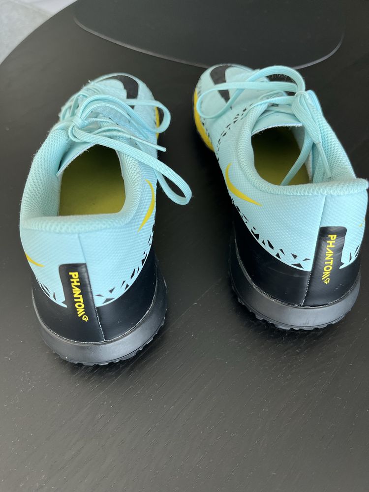 Футболни обувки ” NIKE”