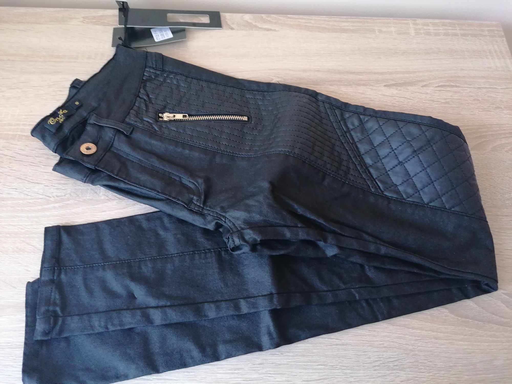 Черен еластичен панталон