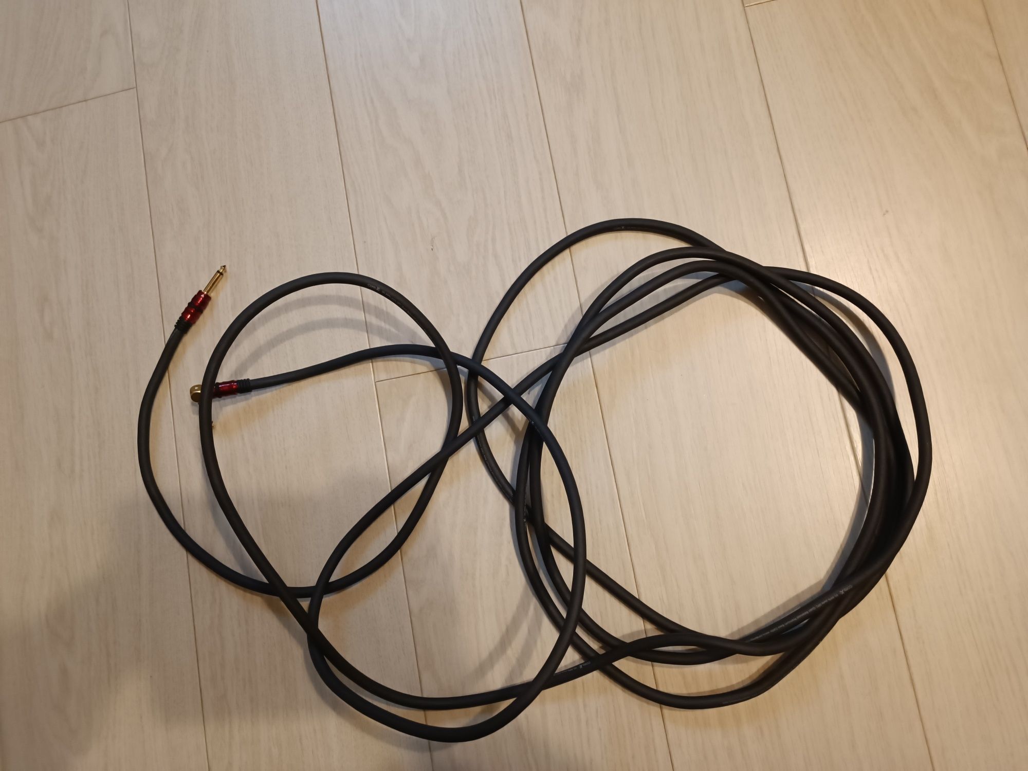 Cablu profesional pentru chitară