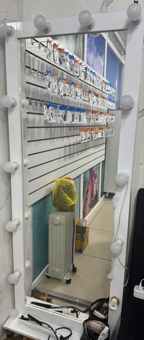 Продам зеркало с подсветкой