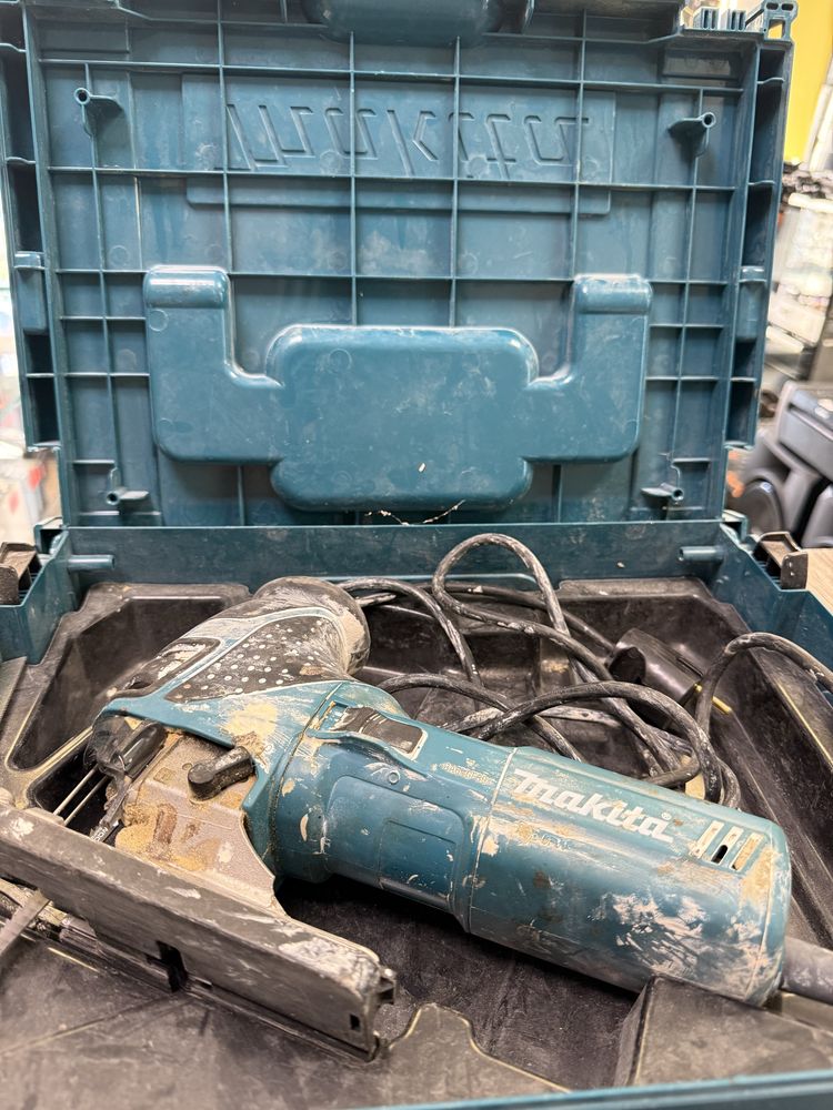 Зеге Makita 4351FCTJ