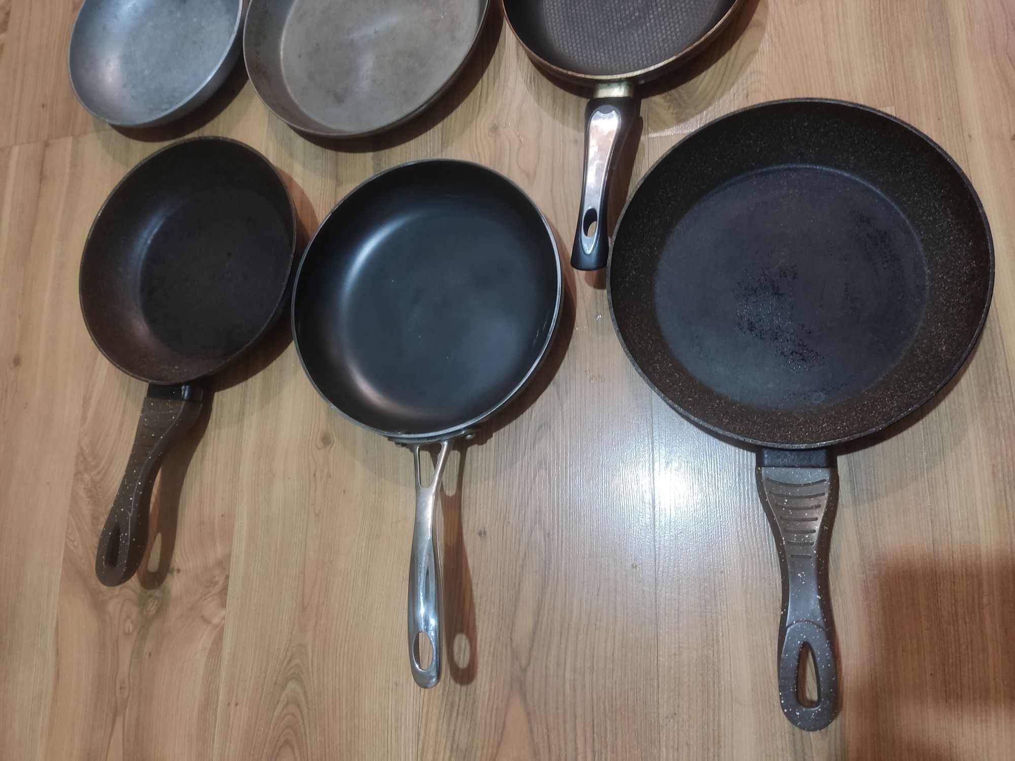 Продам сковороду разные