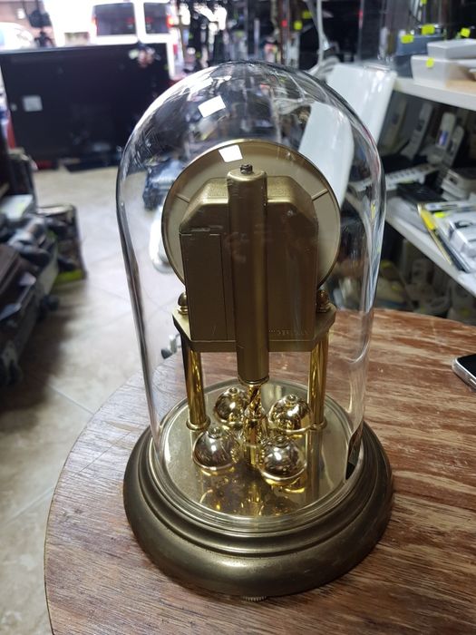 Немски настолен кварцов часовник с колба