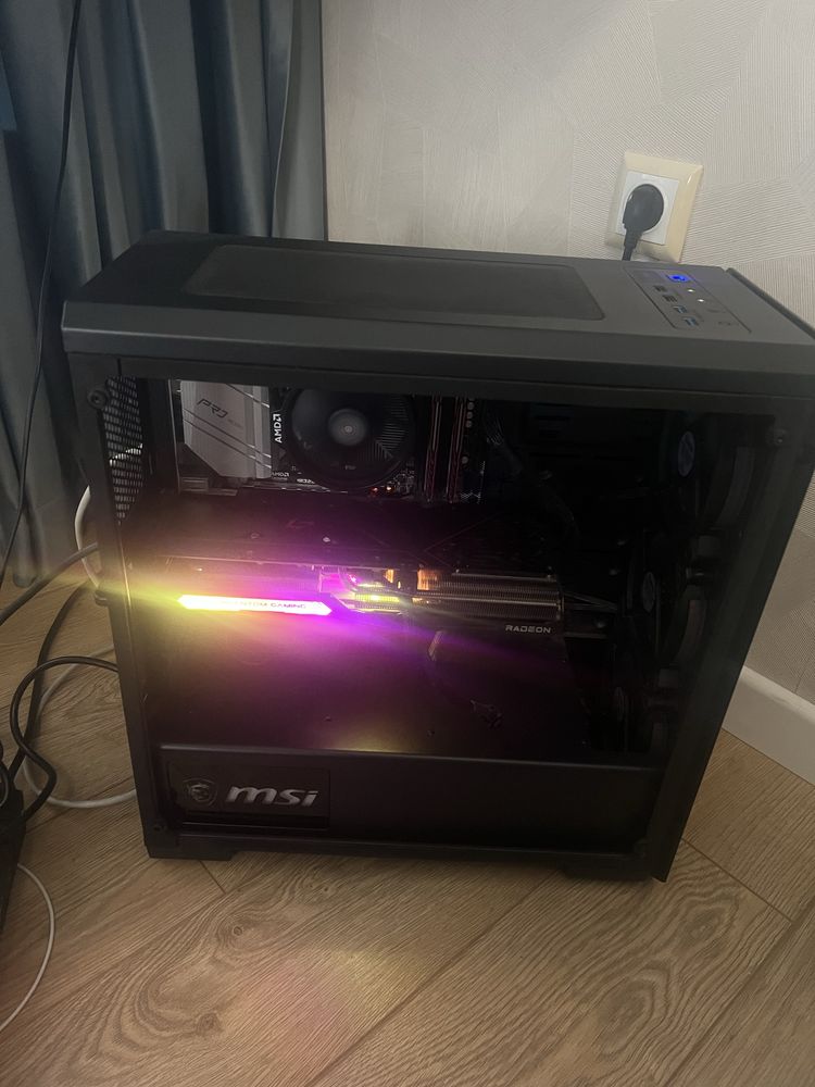 Геймърски компютър AMD Radeon RX 6600 XT