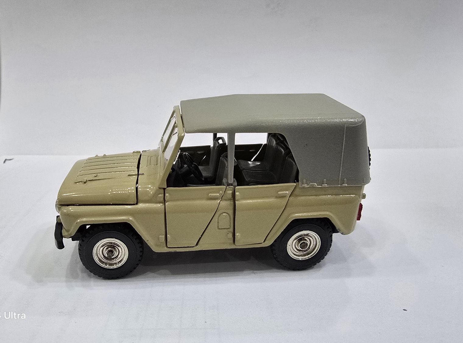 Продам модель автомобиля уаз-469