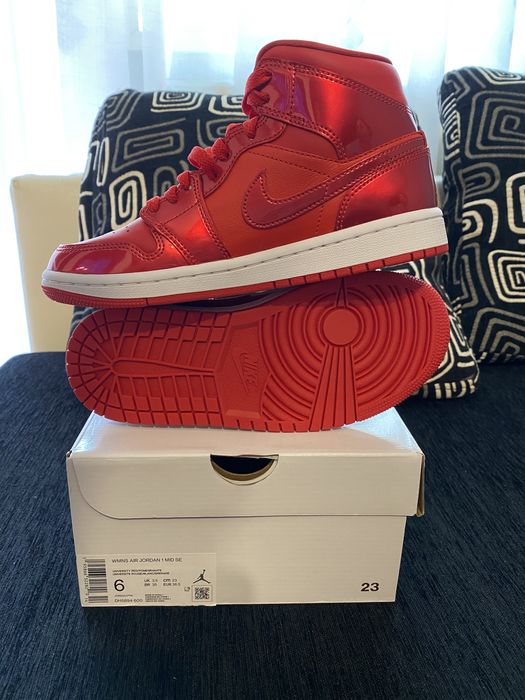 Air Jordan 1, Mid SE