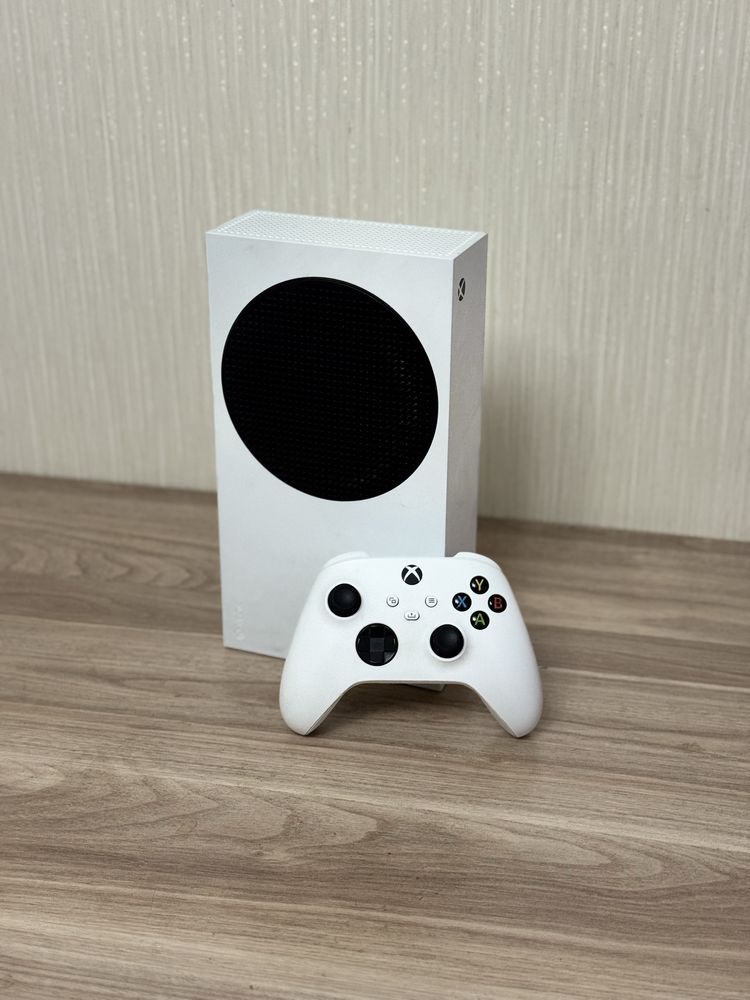 Продаю приставку Xbox Series S