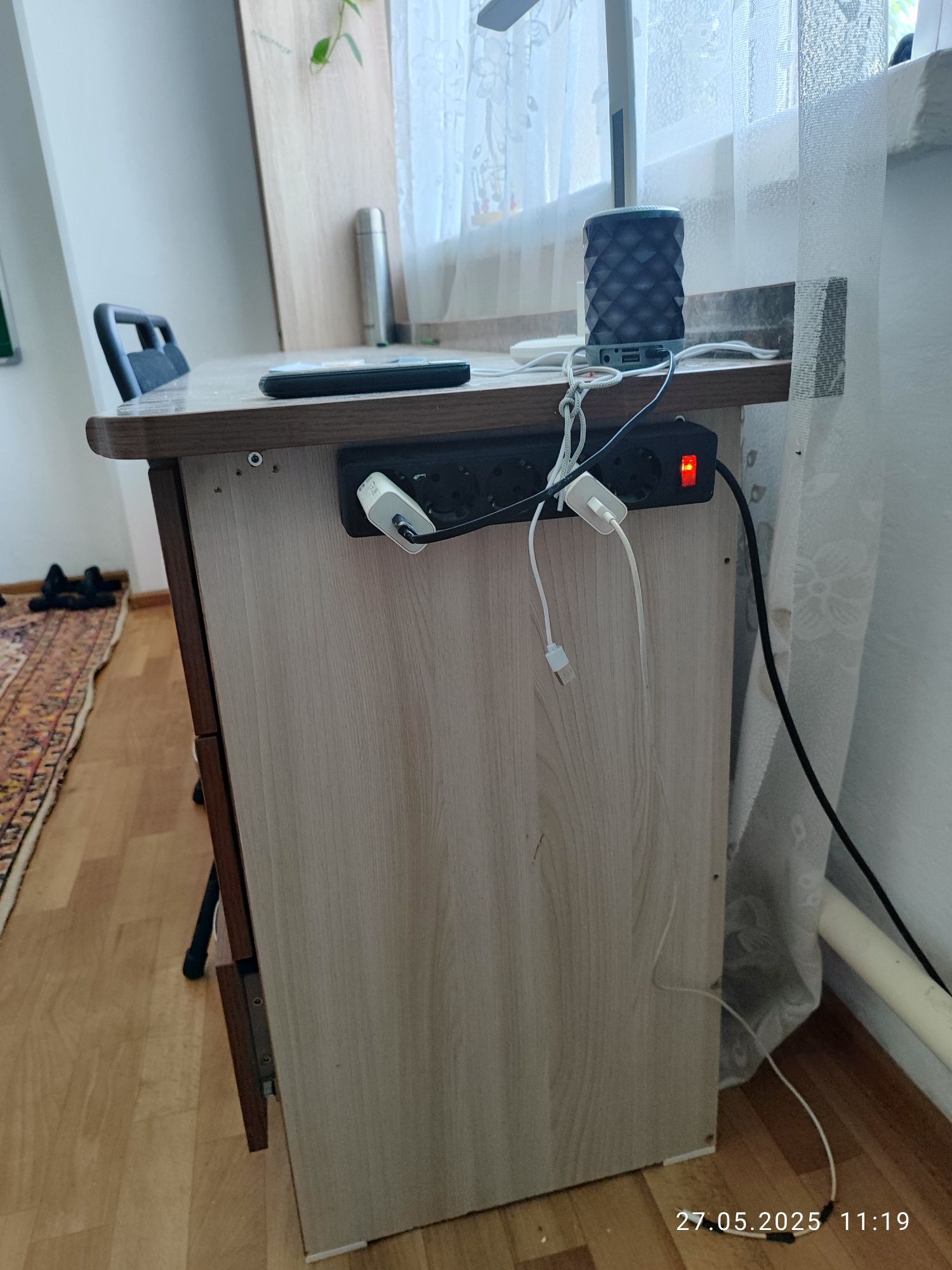 СРОЧНО! Продам б/у стол для двоих
Размеры: 190×50×75 см
Прочный, с тол
