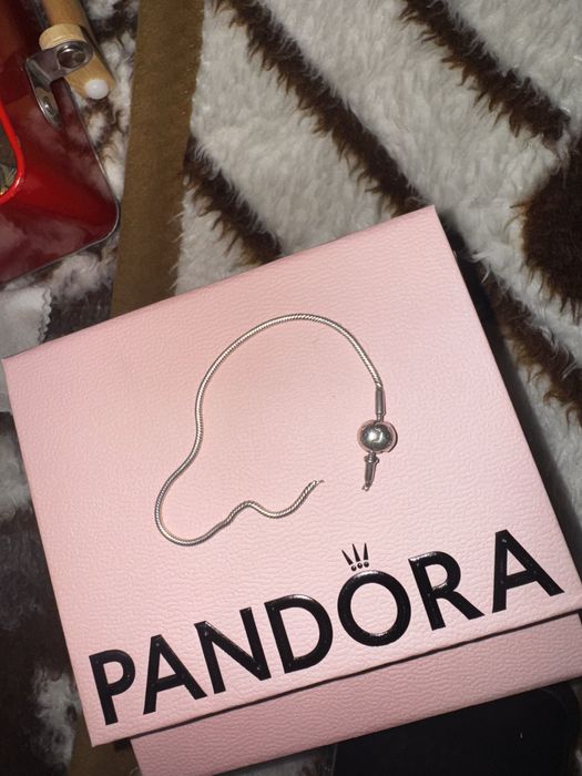 Vând pandantive Pandora originale