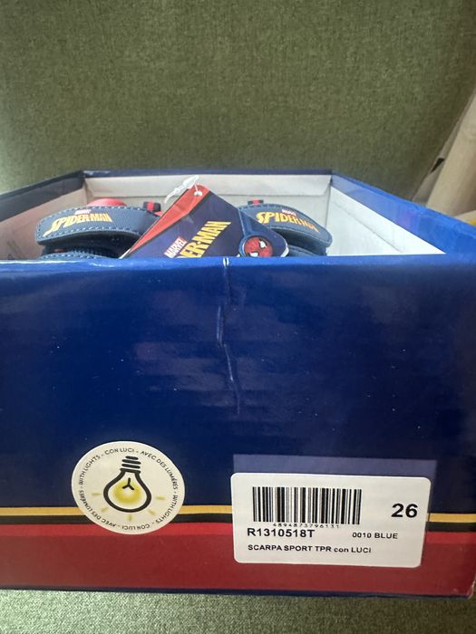 Pantofi sport noi, cu LED, Spiderman,, mărime 26;