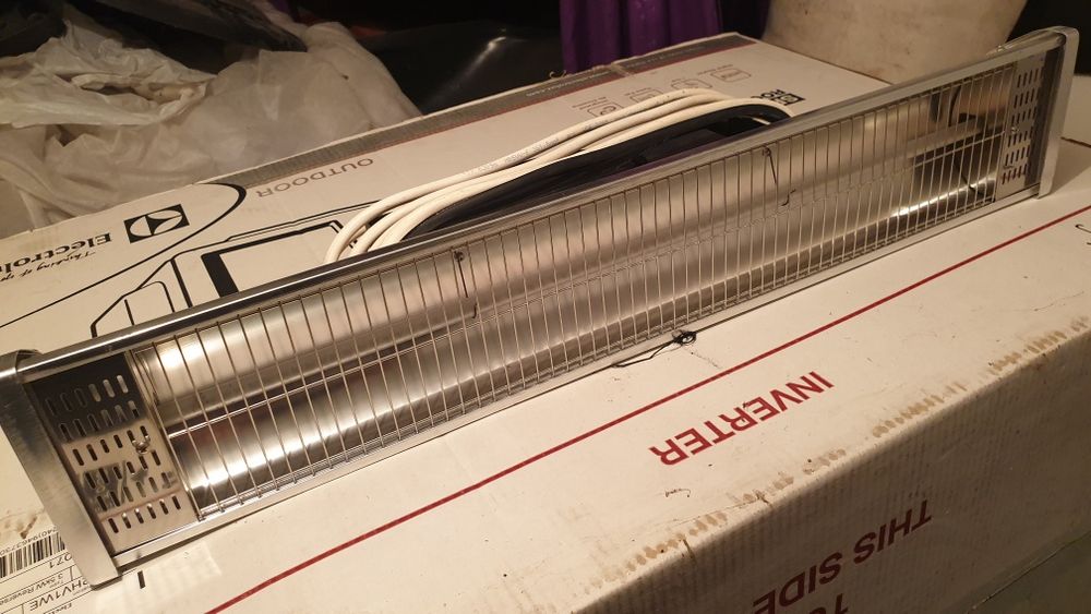 Намалена !!! Отоплителна печка 1800W  за стена с дистанционно