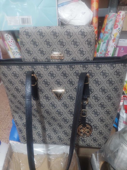 Geantă  Guess plus portofel