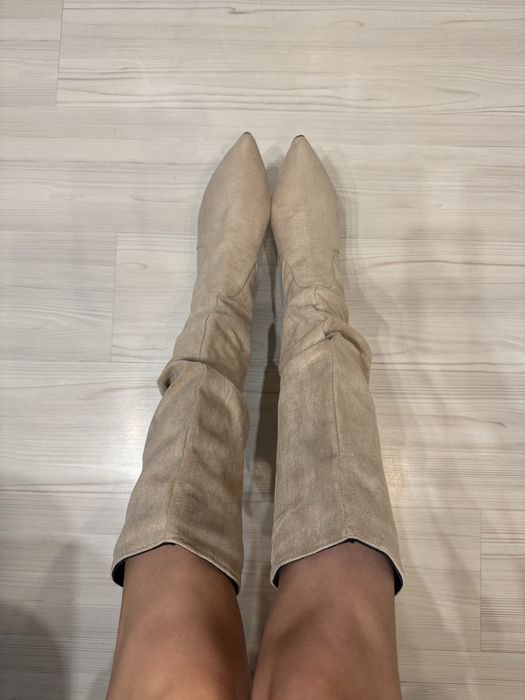 Велурени ботуши с ток