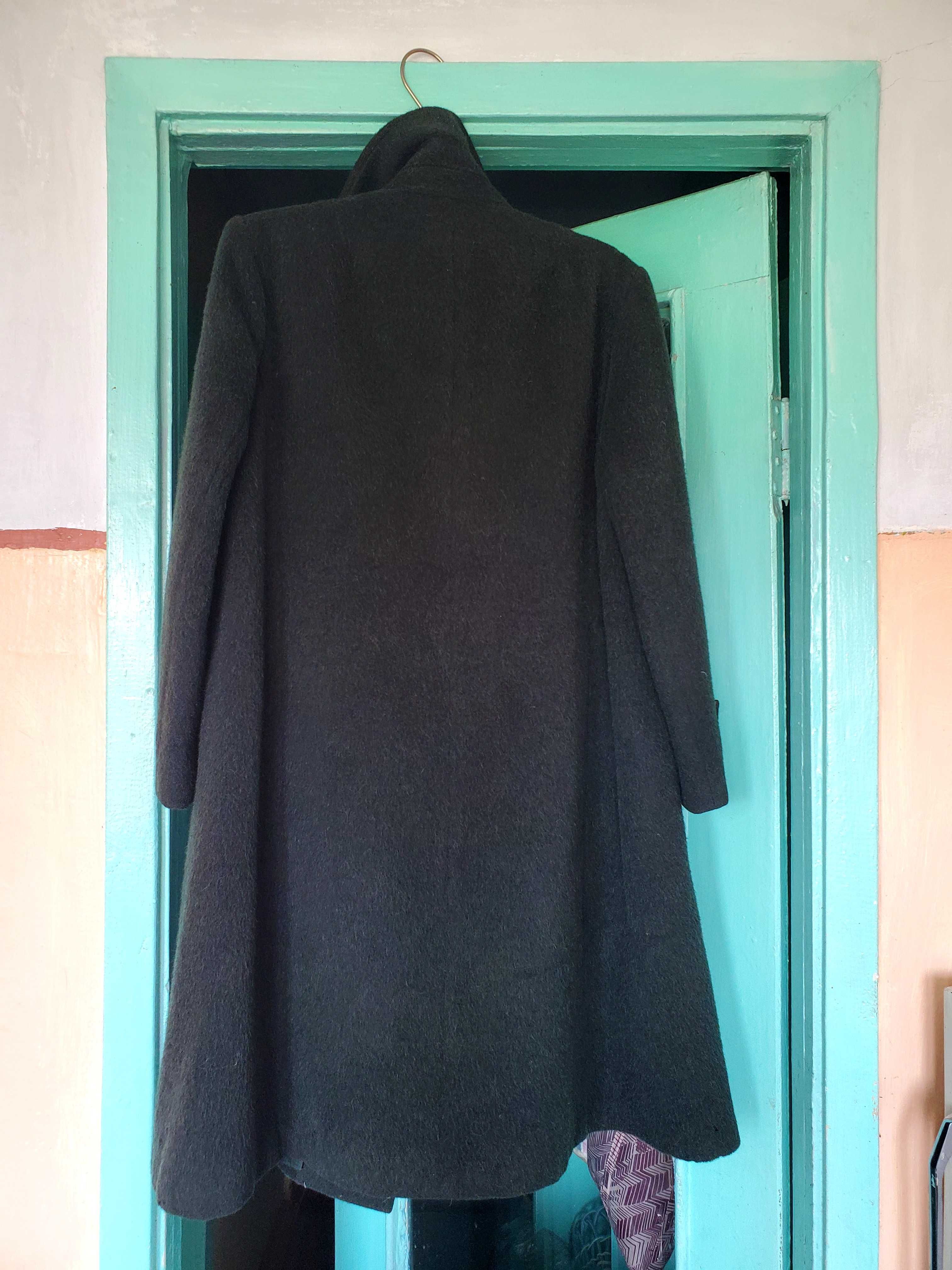 Продаю женскую верхнюю одежду, б/у, р48-50