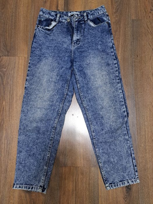 Джинсы, брюки, трико б/у. Состояние хорошее. На высокую  даму