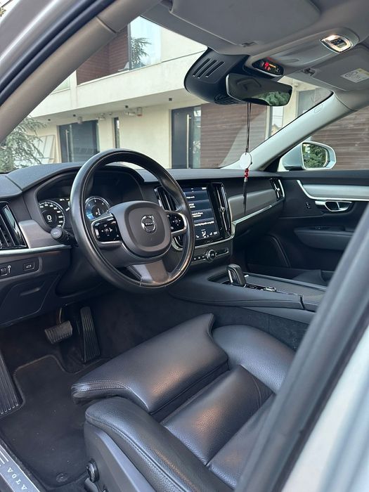 Vând Volvo S90 B5 AWD Hibrid Momentum ProGeartronic