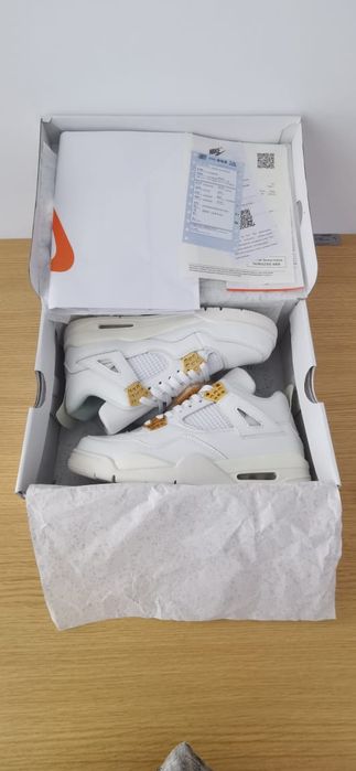 Air Jordan 4 Metallic Gold