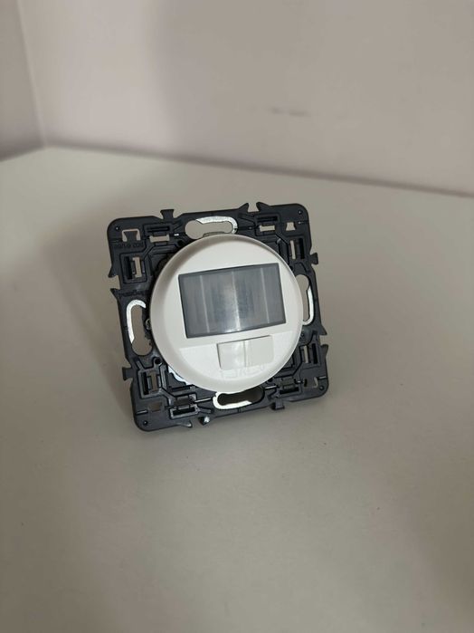 Legrand Detector de miscare incastrat Led legrand 0 670 26