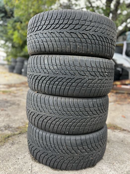 Зимни гуми 225/40/18 Nokian DOT 19 с борд .