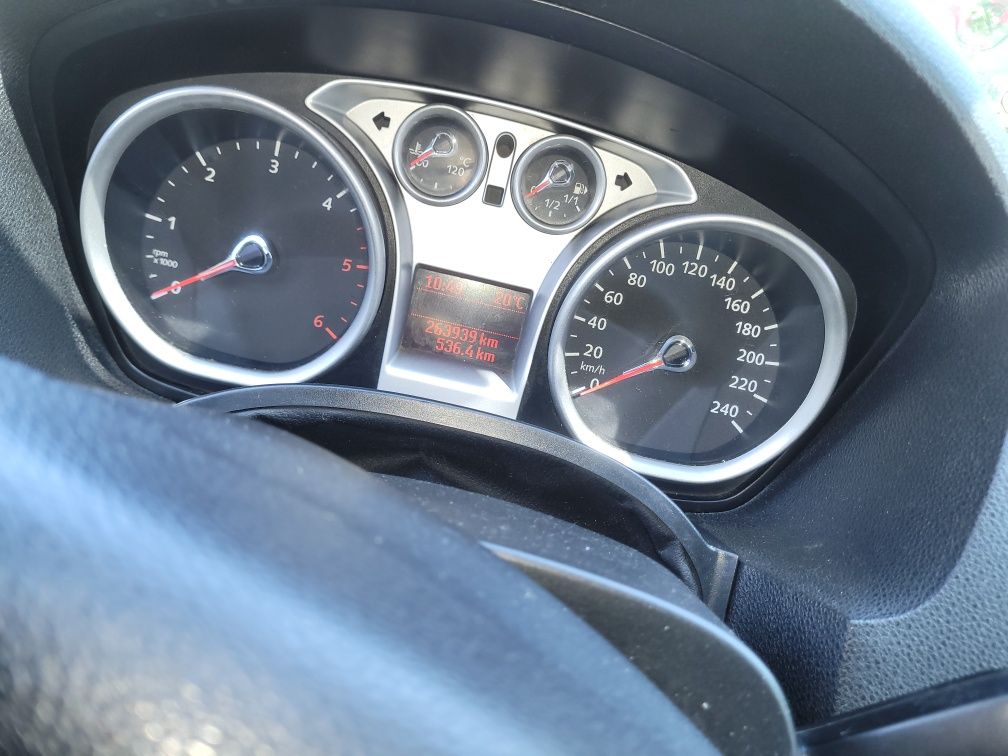 ford kuga 4700 €