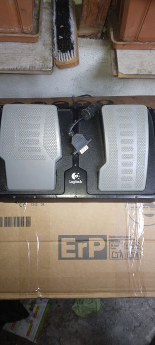 Vand sau schimb volan si pedale Logitech