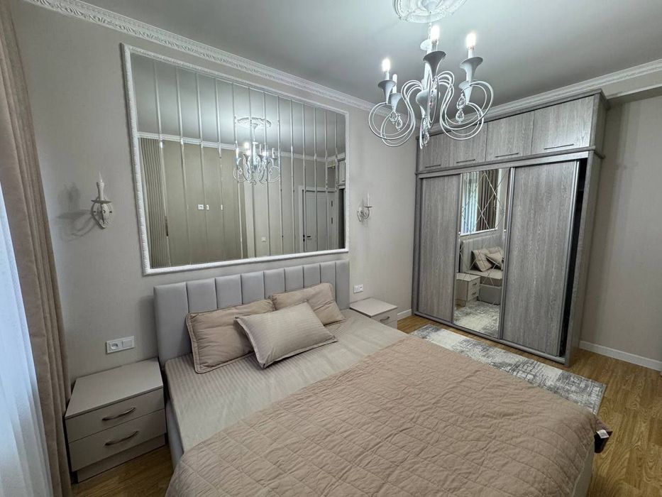 Продам квартиру Ц5 монумент Мужество 3/2/4 70м2