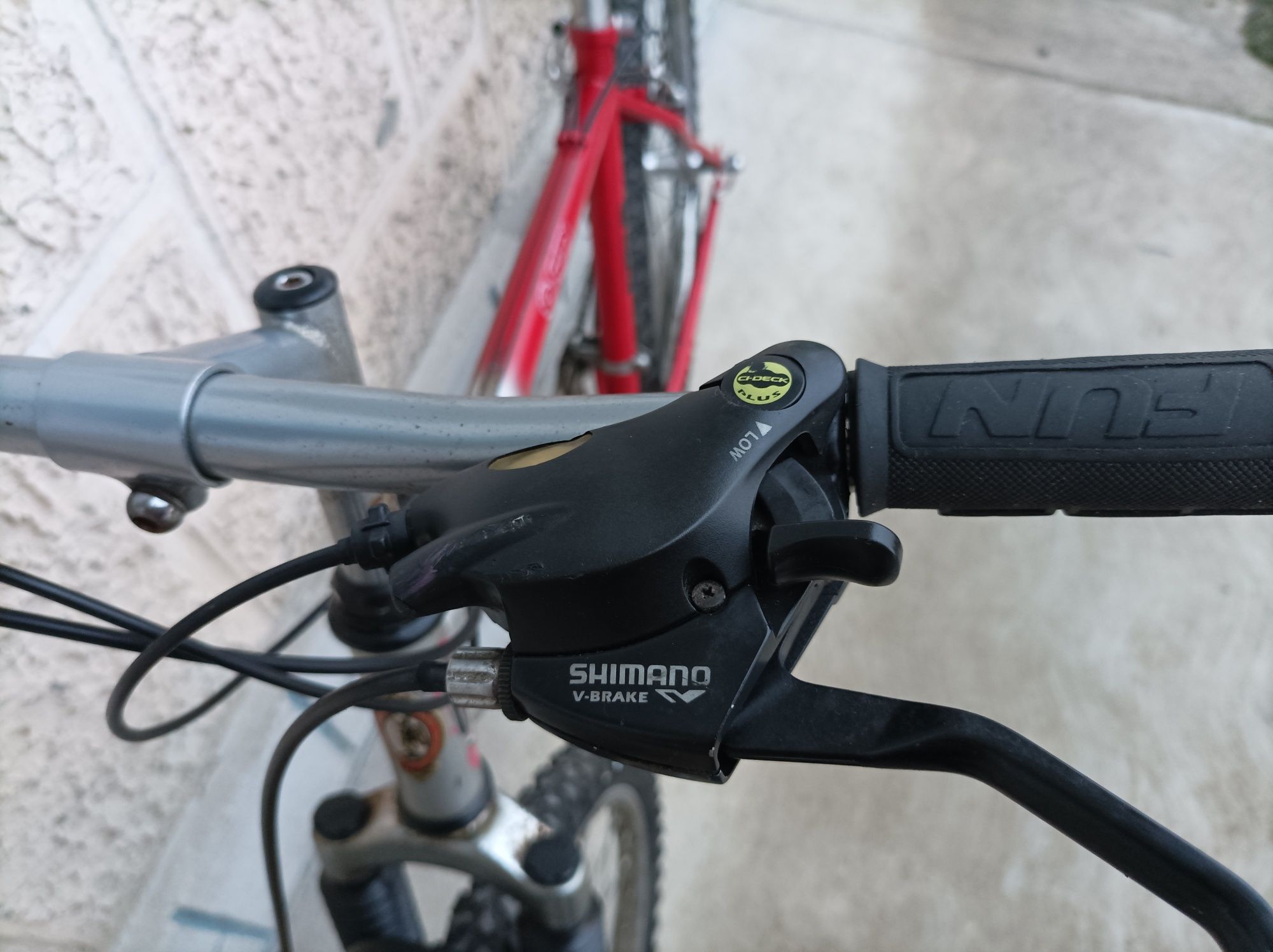 Bicicletă MTB pe 26"
